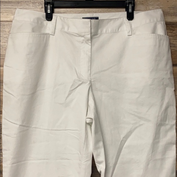 Lands' End Women Fit 2 Chino Crop Pants White NWOT - Picture 2 of 5